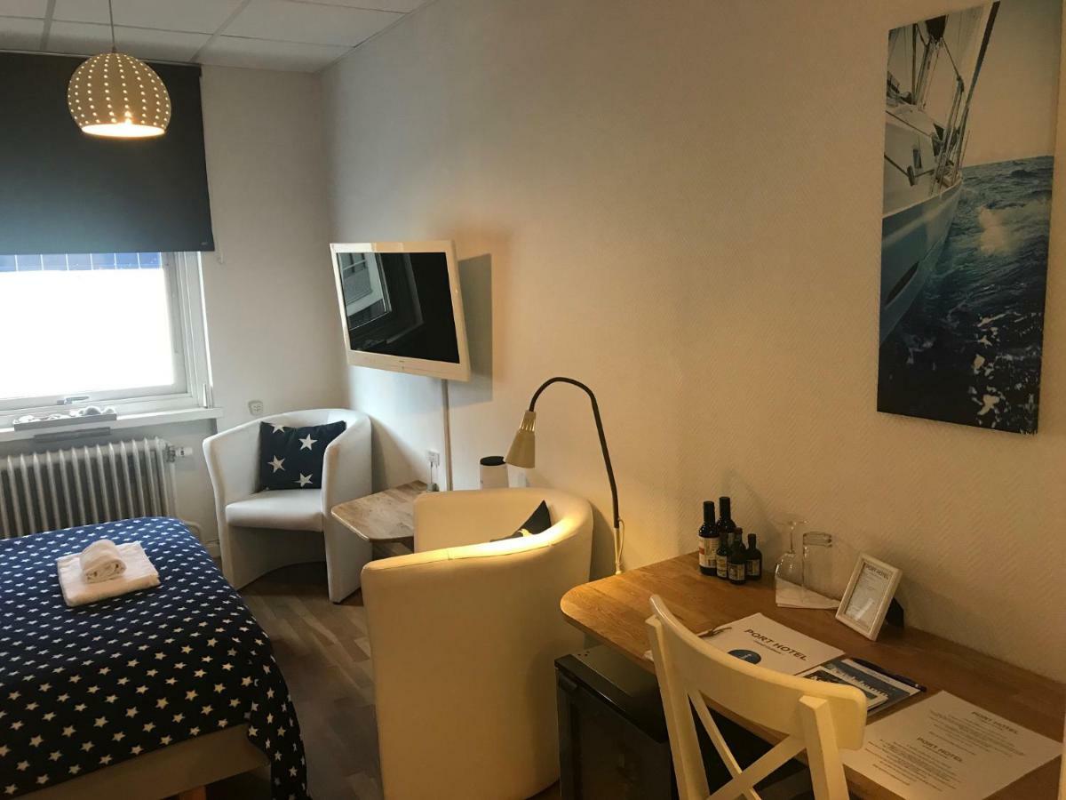 קרלסהאמן Port Hotel מראה חיצוני תמונה